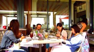 cell phones and dinner